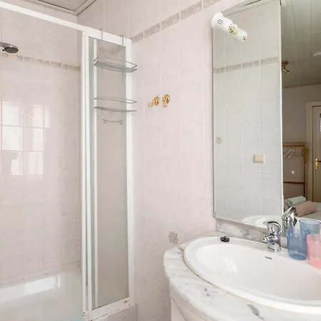 דירה Cosy 150m From The