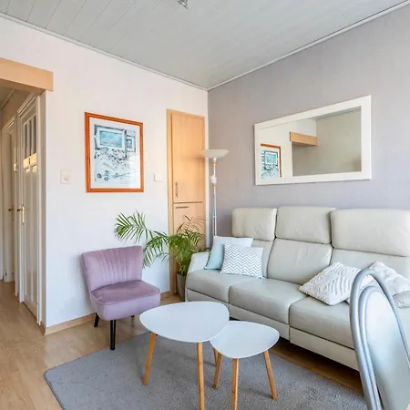 Cosy 150m From The דירה