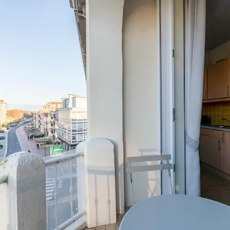 Cosy 150m From The 아파트 블랑켄베르크